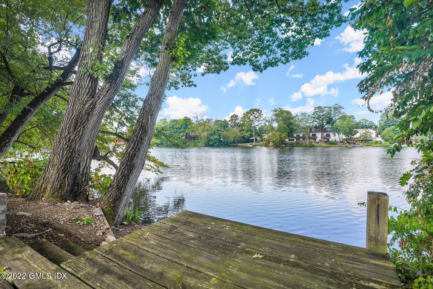 18 Cary Road Riverside, CT 06878 - Photo 2 of 10 18 Cary Rd Riverside CT 06878-large-009-