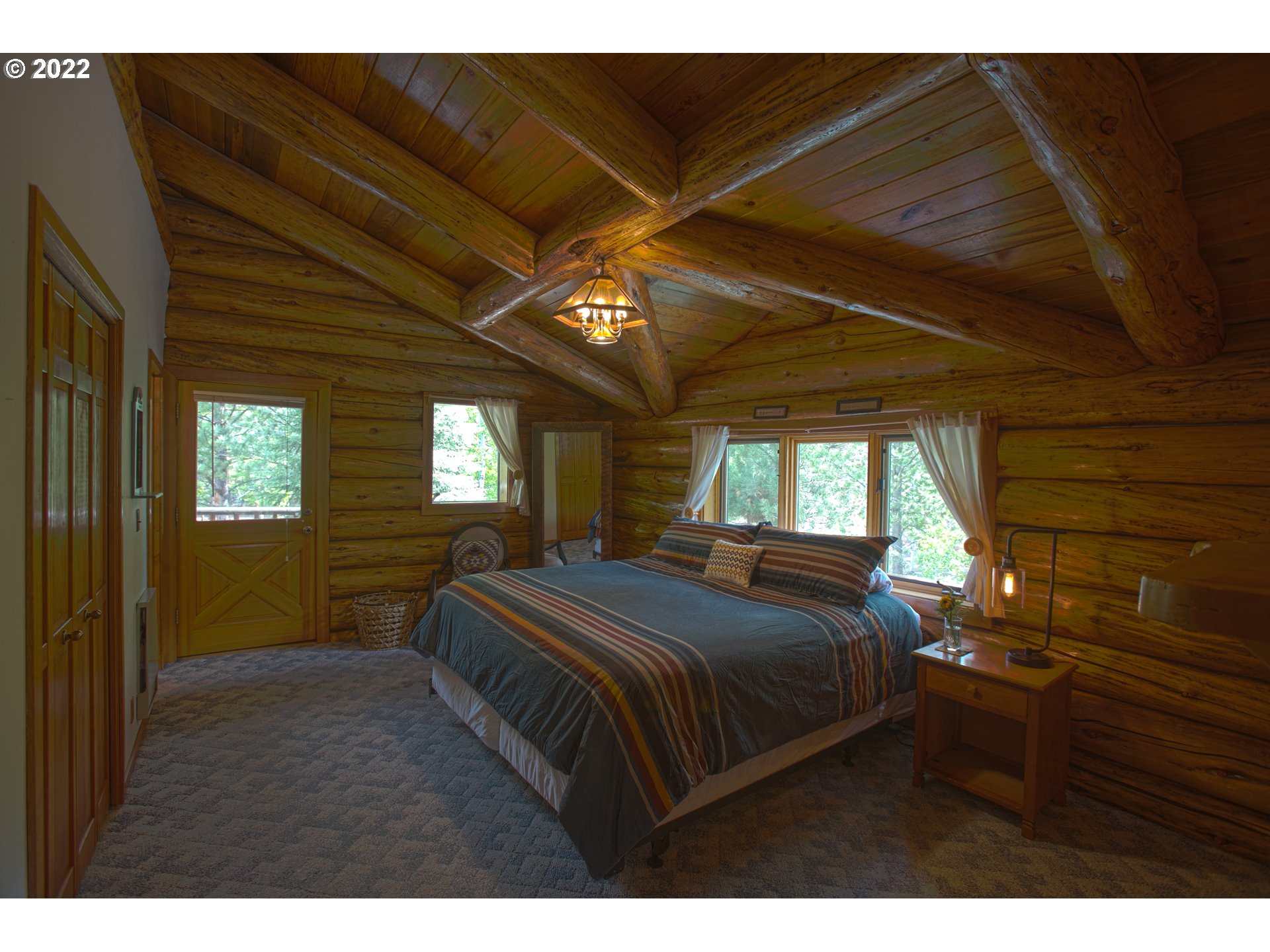 51285 Dianne Road La Pine, OR 97739 - Photo 12 of 32 Owner's Suite Bedroom