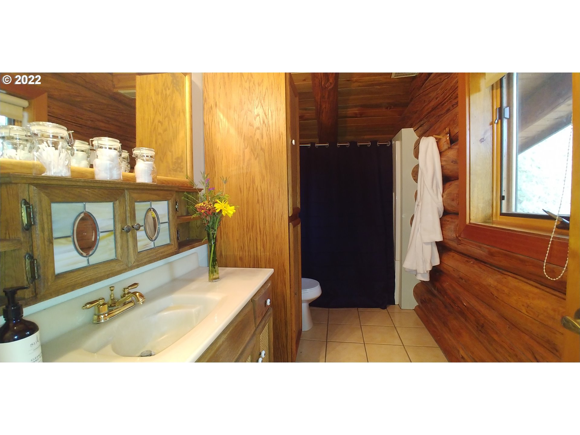 51285 Dianne Road La Pine, OR 97739 - Photo 13 of 32 Owner's Suite Bathroom