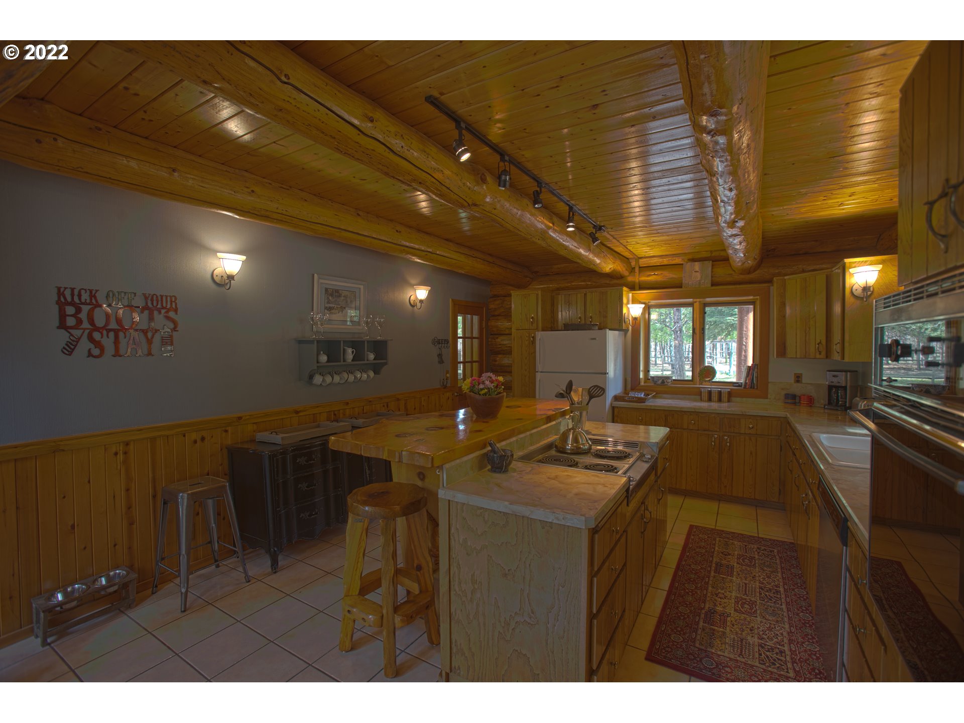 51285 Dianne Road La Pine, OR 97739 - Photo 6 of 32 Kitchen