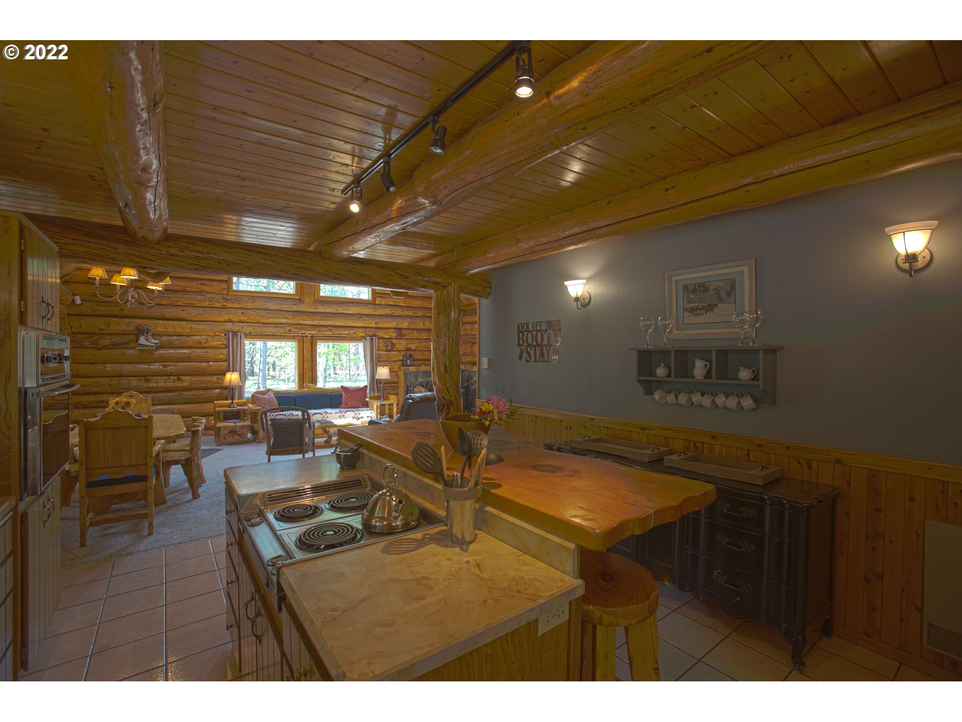 51285 Dianne Road La Pine, OR 97739 - Photo 7 of 32 Kitchen/Dining Room