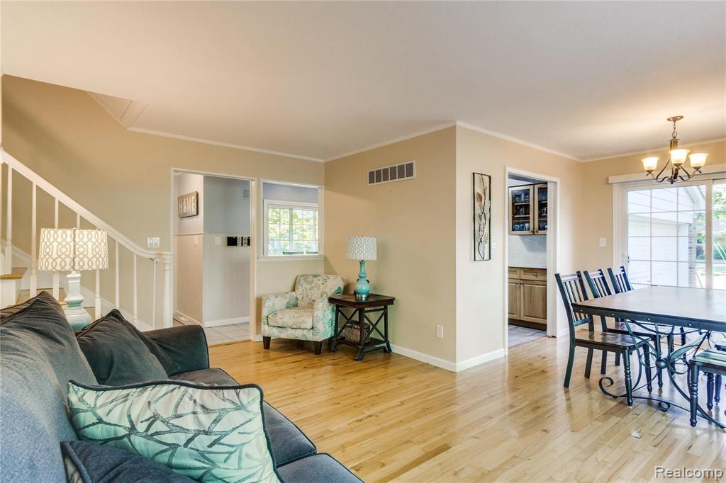 28015 Ridgebrook Road Farmington Hills, MI 48334 - Photo 10 of 35