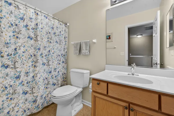 $300,000 | 2027 South Kristina Lane, Round Lake, IL 60073