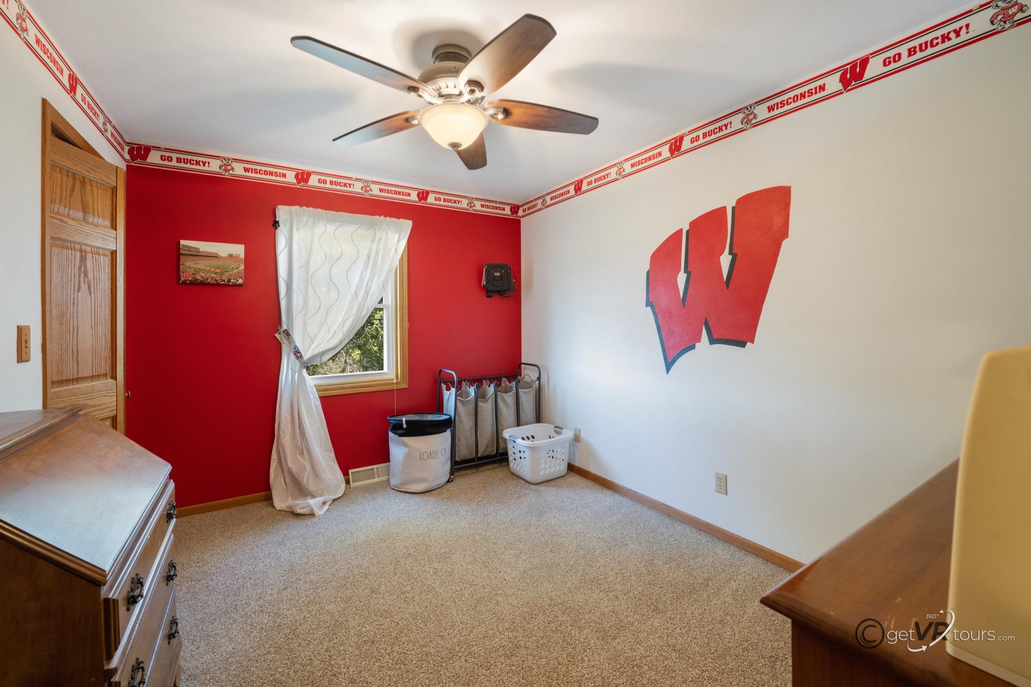 2472 West Red Oak Road Freeport, IL 61032 - Photo 19 of 45 a very nice looking room with a big bed
