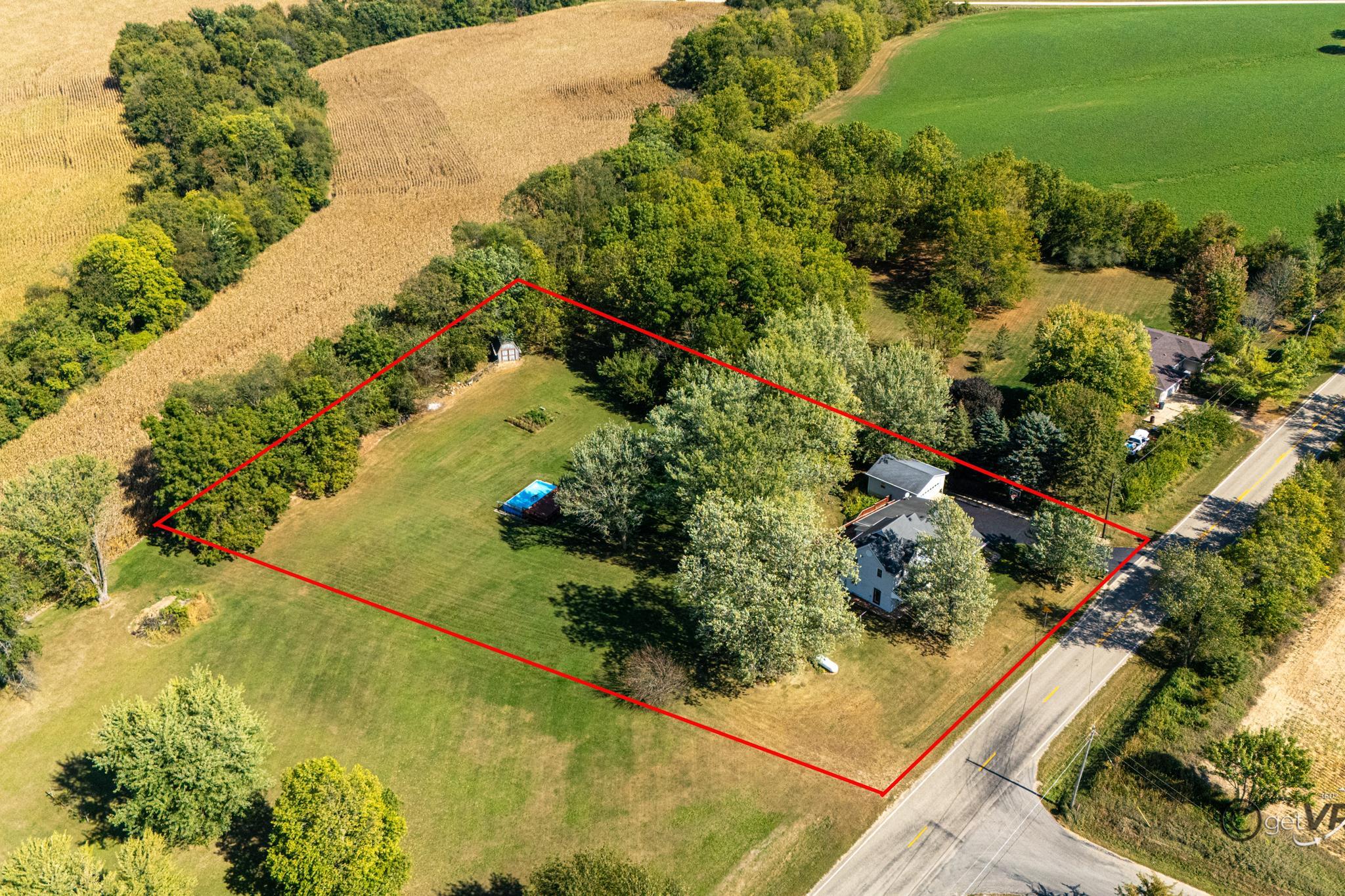 2472 West Red Oak Road Freeport, IL 61032 - Photo 39 of 45 a view of a garden