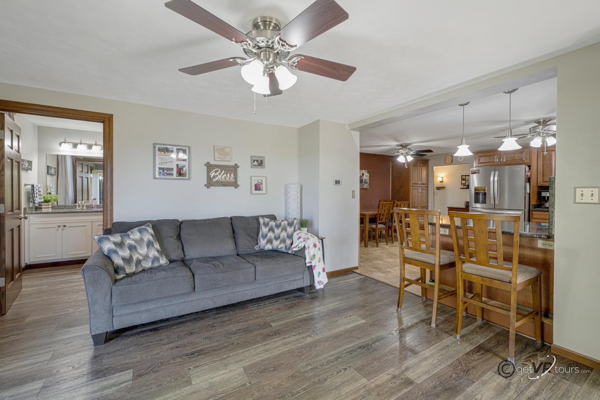 2472 West Red Oak Road Freeport, IL 61032 - Photo 9 of 45 a living room with furniture and a view of kitchen
