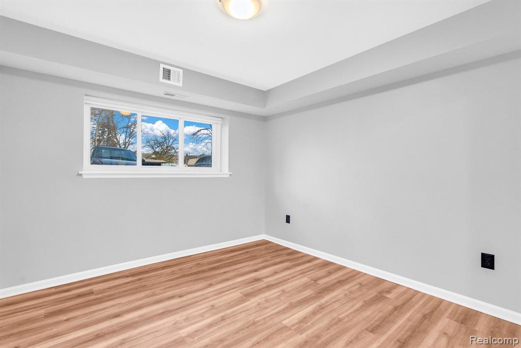 1695 Riverside Drive, Unit 8 Rochester Hills, MI 48309 - Photo 18 of 23