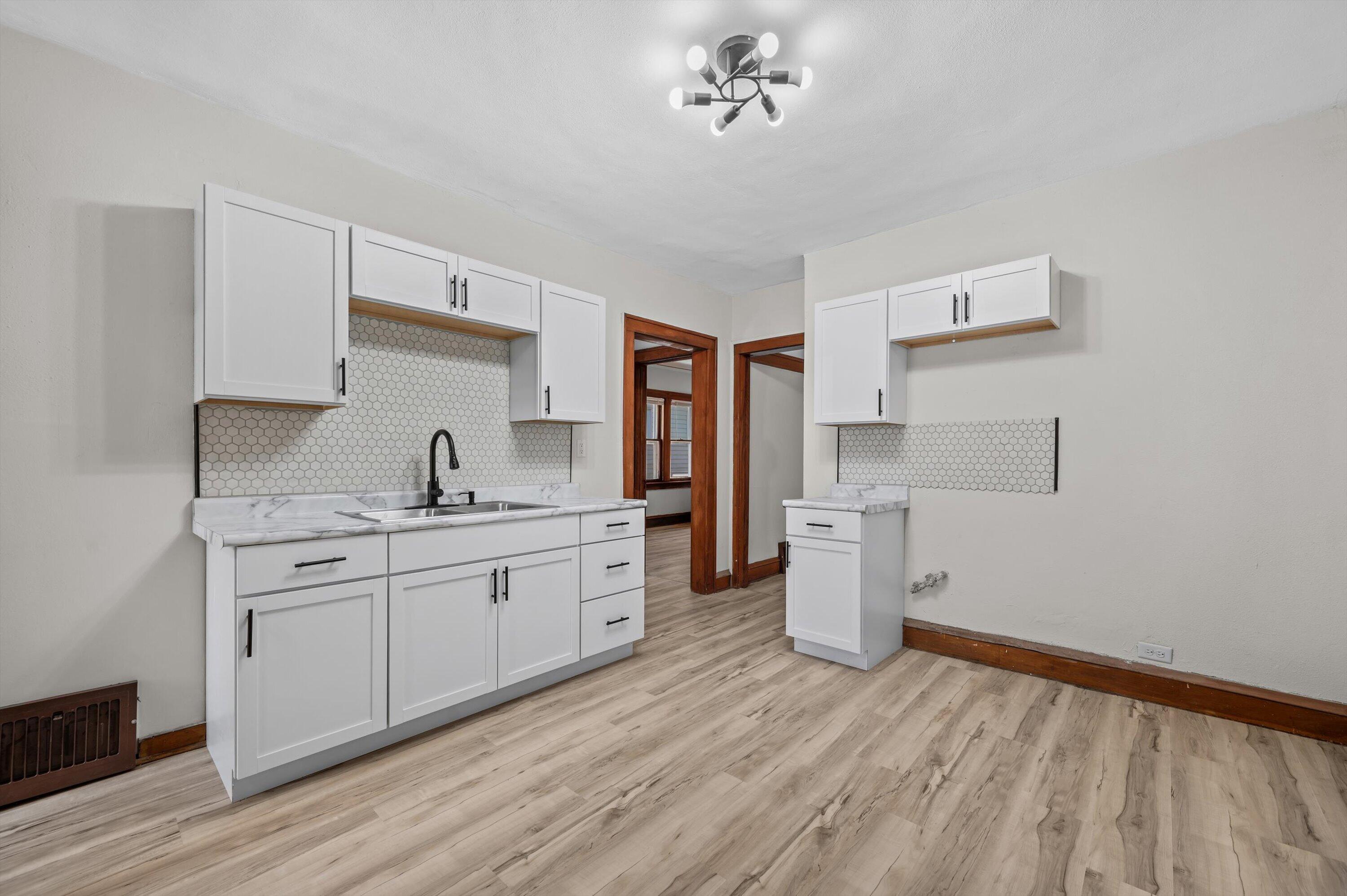 5543 North 34th Street Milwaukee, WI 53209 - Photo 12 of 37 Kitchen