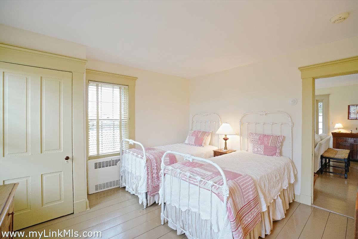 31 Butler's Cove Road Edgartown, MA 02539 - Photo 11 of 24