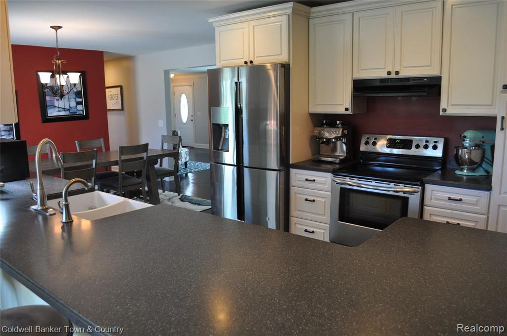 5675 Pinckney Road Howell, MI 48843 - Photo 12 of 36