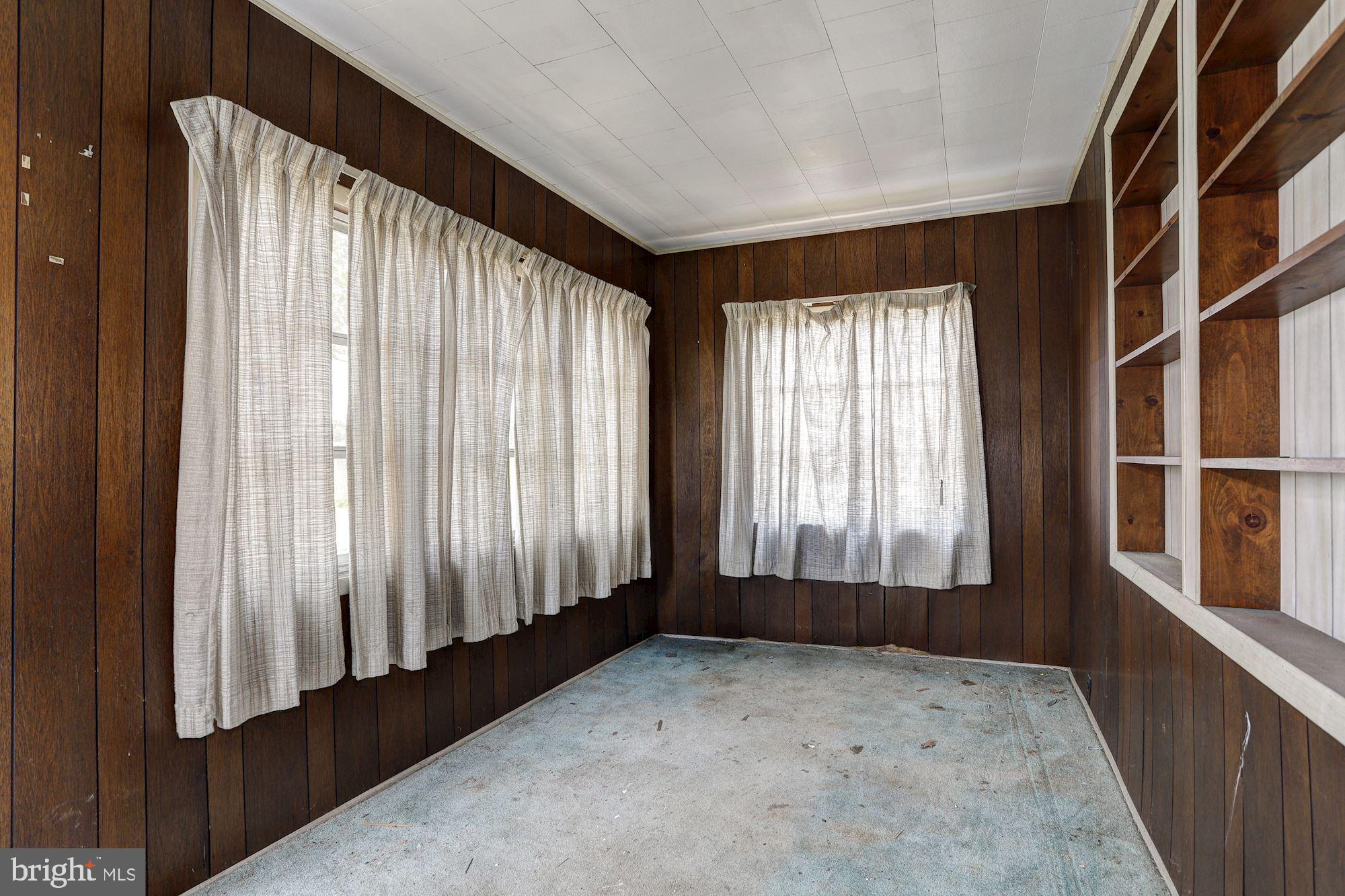 2305 Sparrows Point Road Baltimore, MD 21219 - Photo 2 of 23 Sunroom