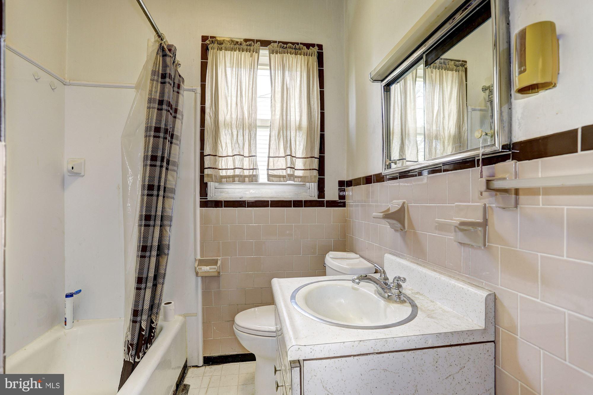 2305 Sparrows Point Road Baltimore, MD 21219 - Photo 15 of 23 Bath