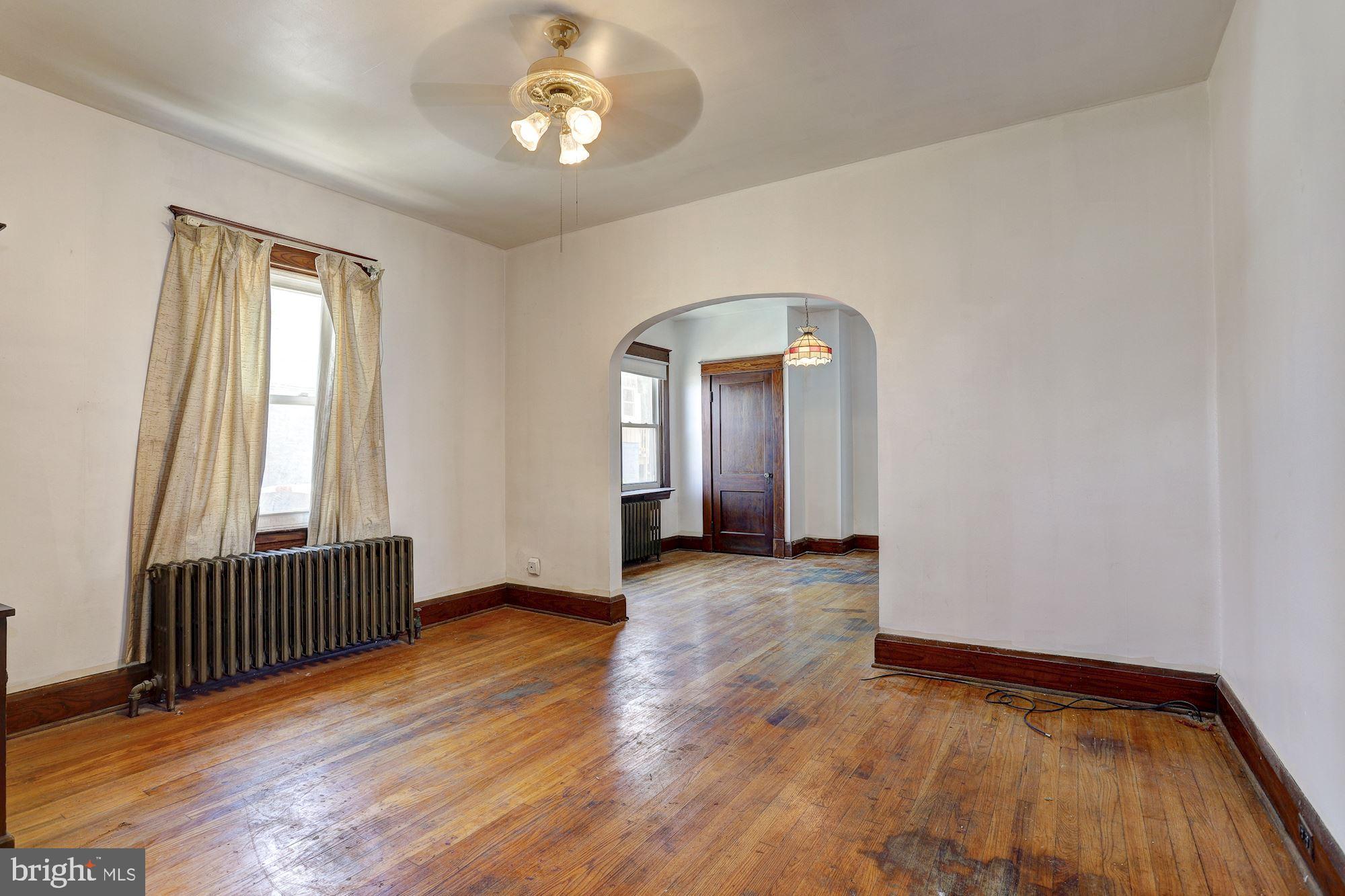 2305 Sparrows Point Road Baltimore, MD 21219 - Photo 3 of 23 Living Room