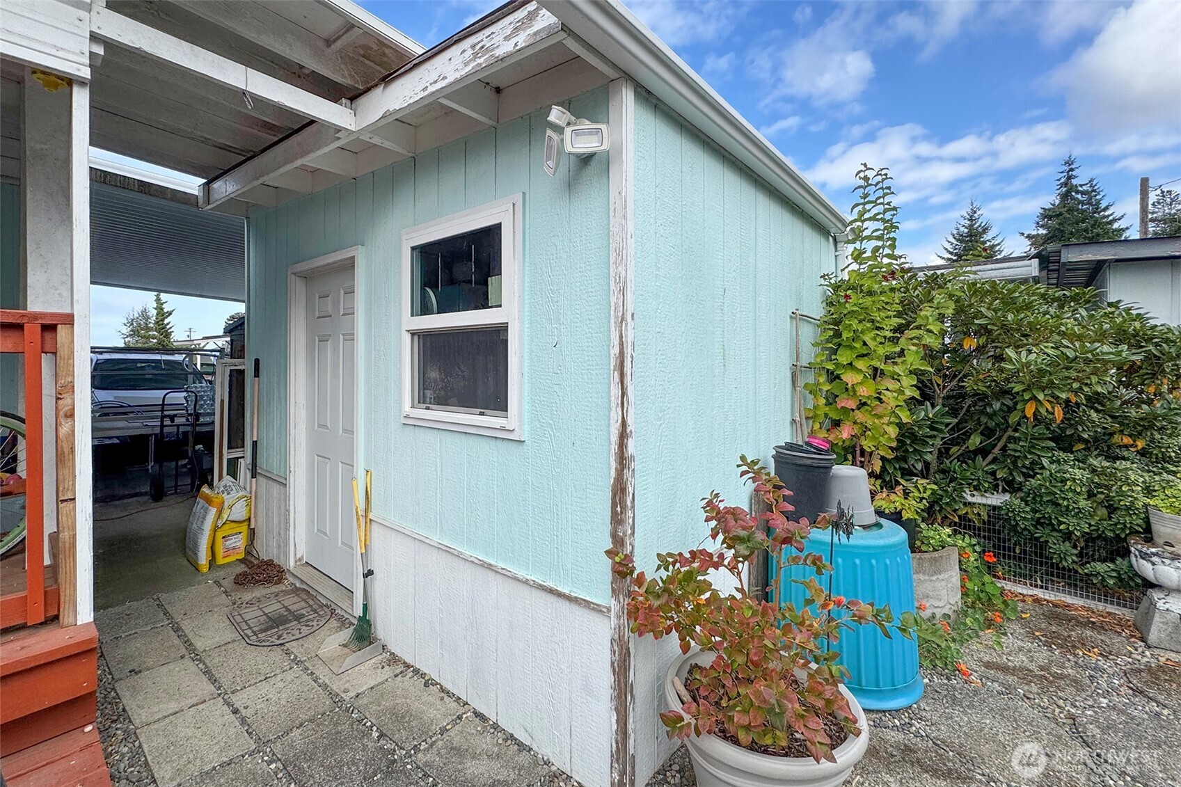 921 South 3rd Avenue, Unit 7 Sequim, WA 98382 - Photo 27 of 32 a front view of a house with a yard
