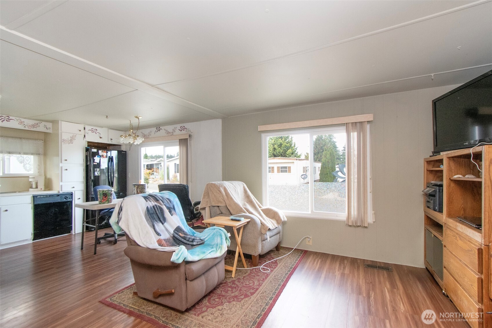 921 South 3rd Avenue, Unit 7 Sequim, WA 98382 - Photo 6 of 32 a living room with furniture and a window