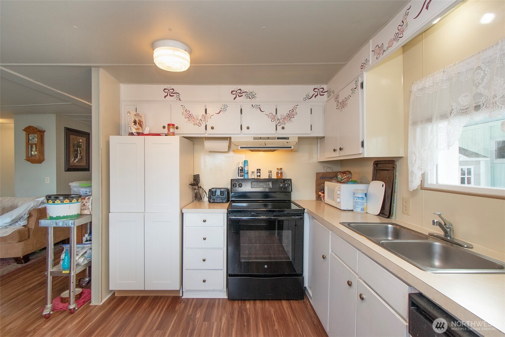 921 South 3rd Avenue, Unit 7 Sequim, WA 98382 - Photo 9 of 32 a kitchen with stainless steel appliances a stove and cabinets