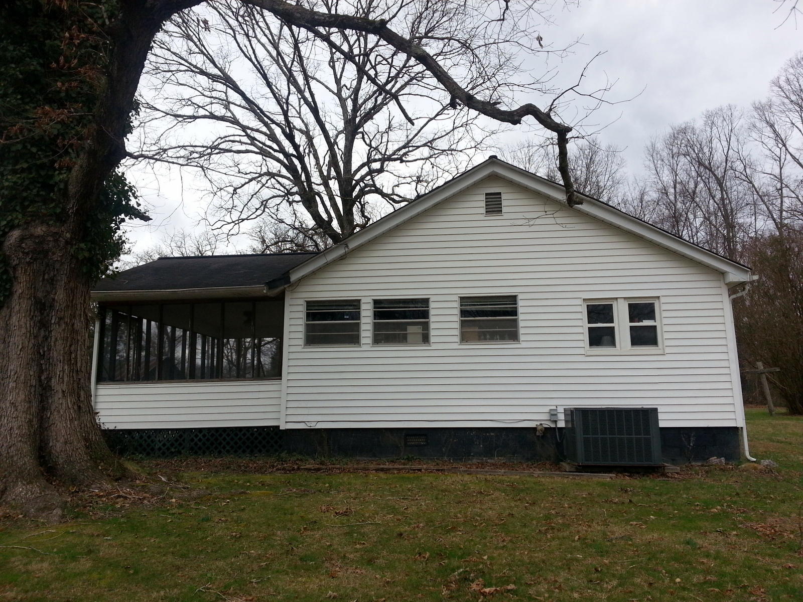 112 Ridge Road Madisonville, TN 37354 - Photo 2 of 13 02-20160109_132300