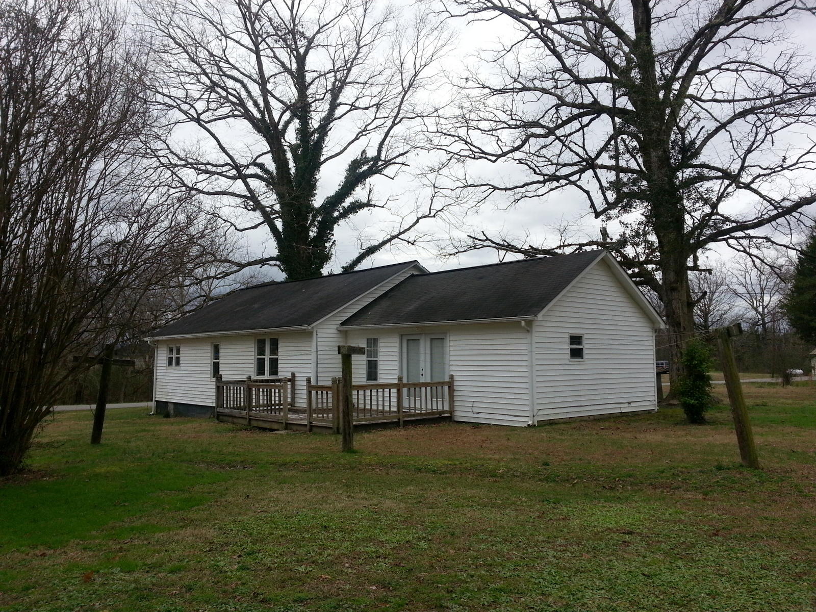 112 Ridge Road Madisonville, TN 37354 - Photo 4 of 13 04-20160109_132358