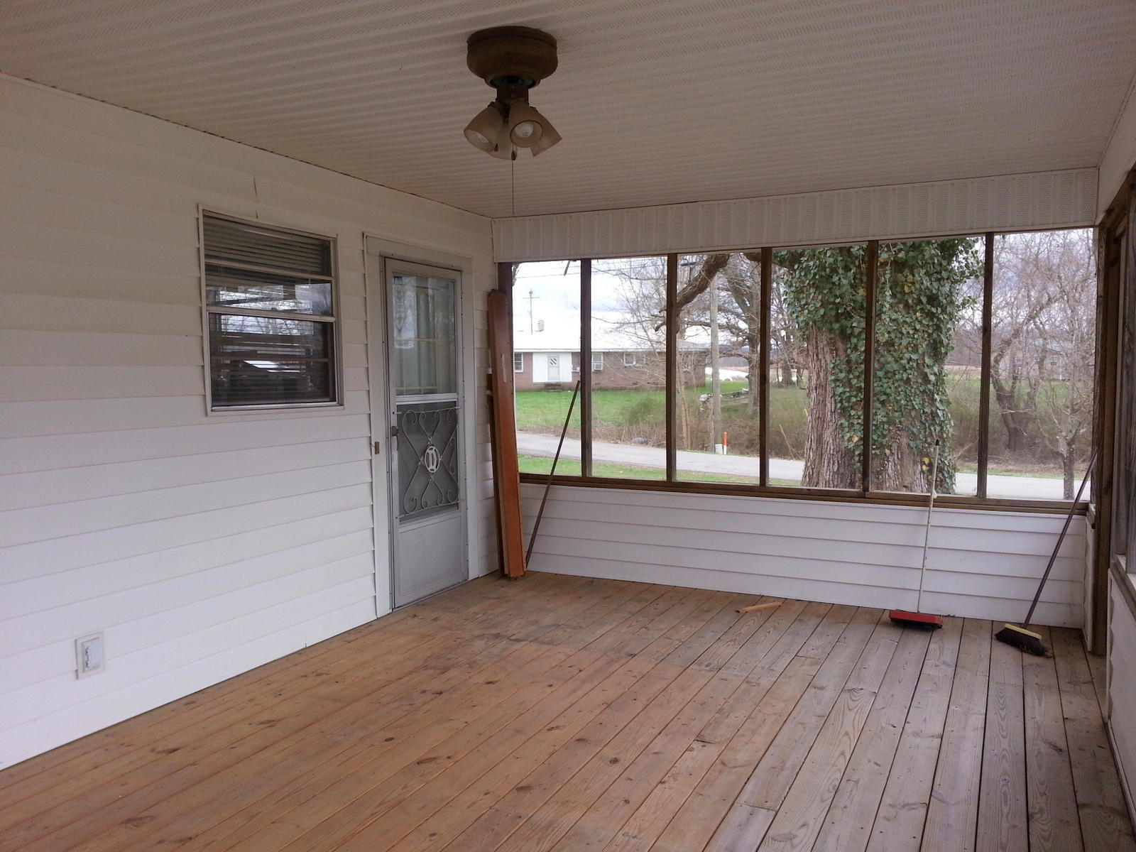 112 Ridge Road Madisonville, TN 37354 - Photo 5 of 13 05-20160109_132545