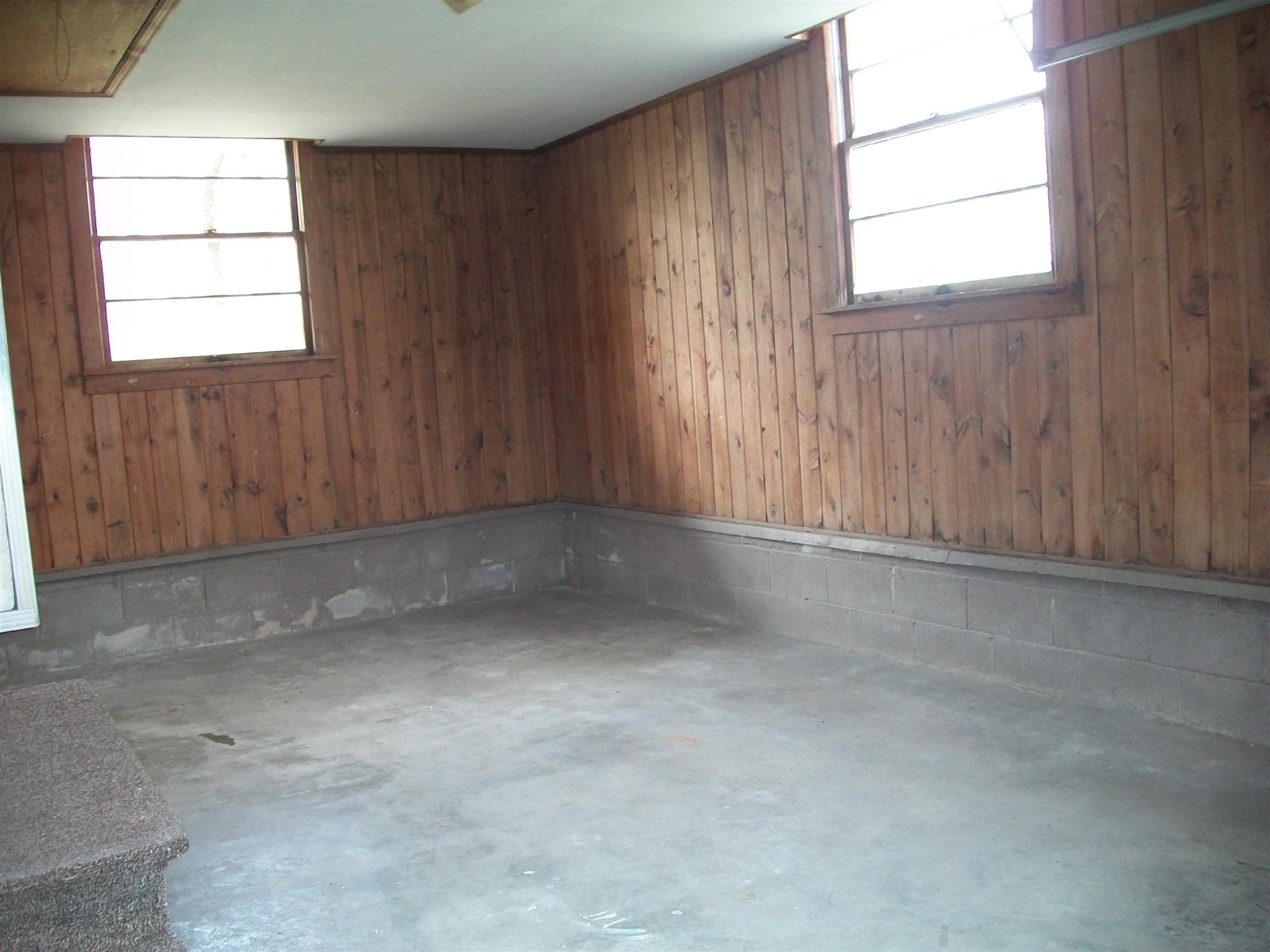 1014 King Road Lafayette, TN 37083 - Photo 13 of 17 2nd view of attached garage