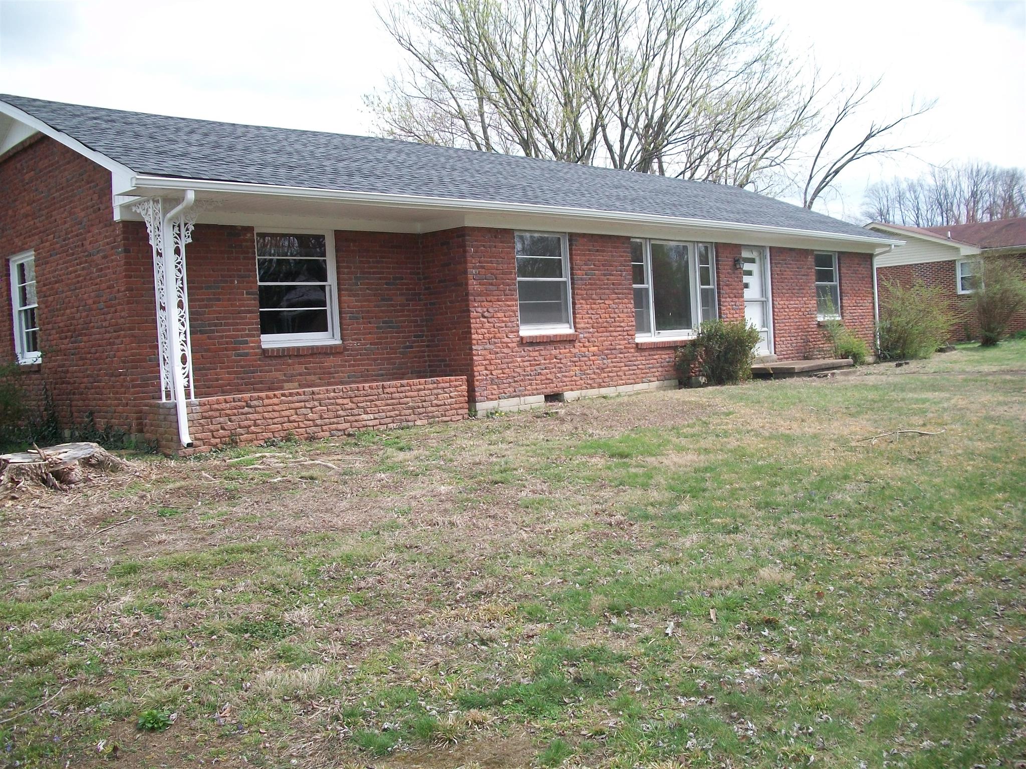 1014 King Road Lafayette, TN 37083 - Photo 3 of 17 another view of front w/built in brick flower garden