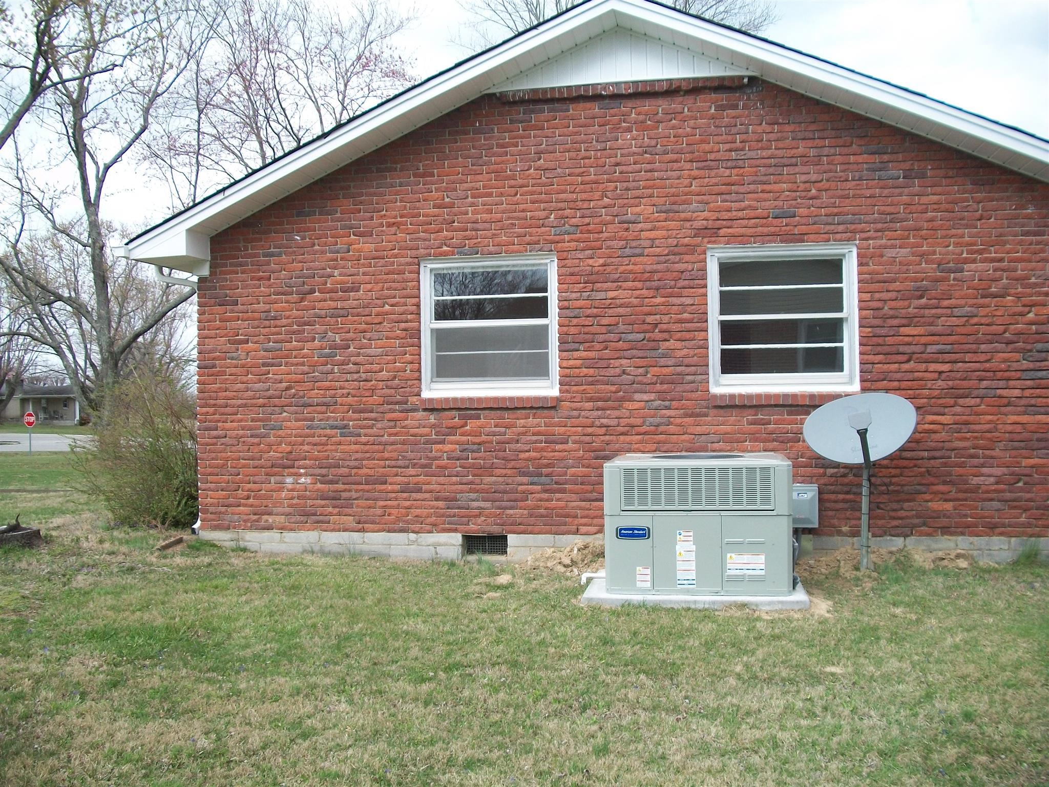 1014 King Road Lafayette, TN 37083 - Photo 5 of 17 side of home viewing new AC unit
