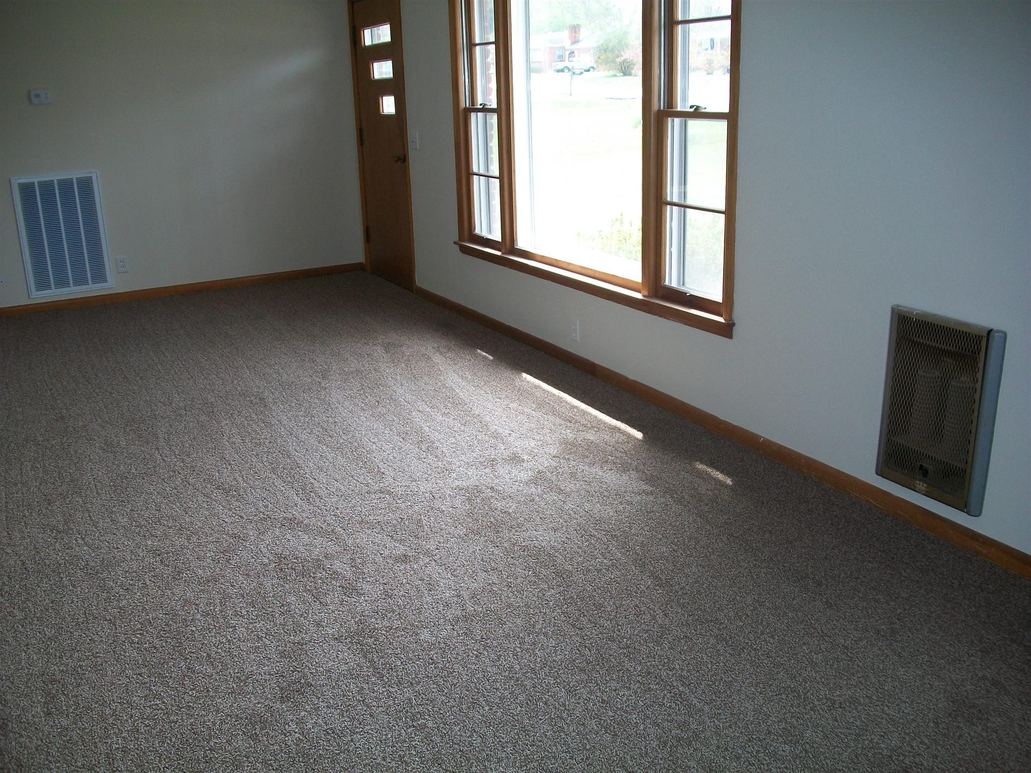 1014 King Road Lafayette, TN 37083 - Photo 8 of 17 another view of living rm