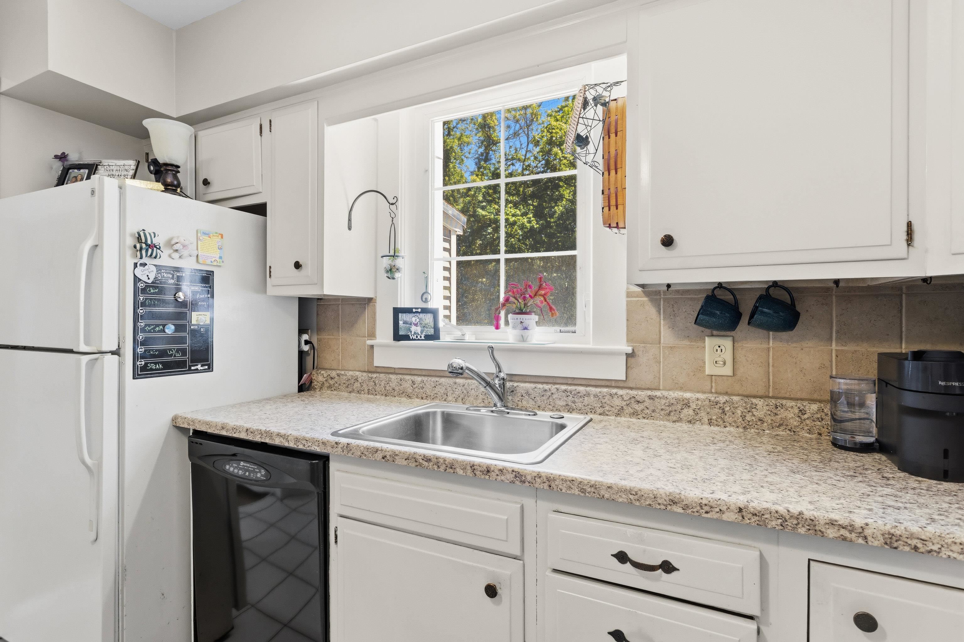 611 Coolidge Avenue Manchester, NH 03102 - Photo 13 of 55