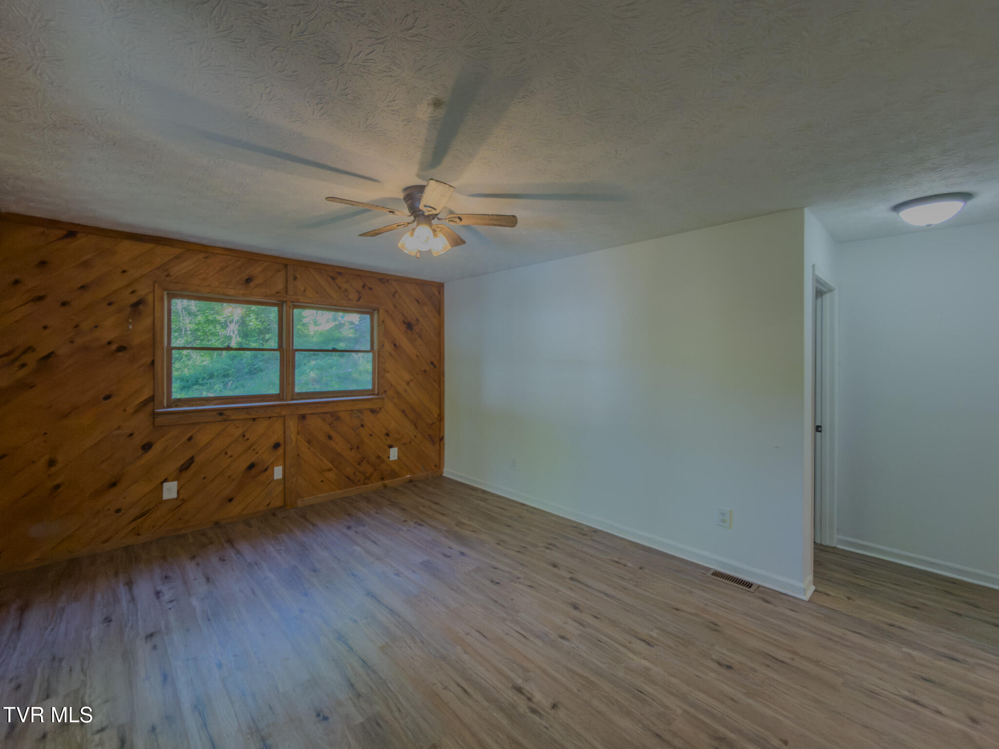 106 Arwood Hill Road Hampton, TN 37658 - Photo 2 of 25 IMG_6130