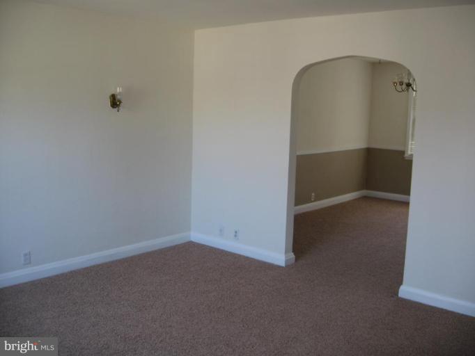 814 Braeside Road Baltimore, MD 21229 - Photo 2 of 11 Living Room