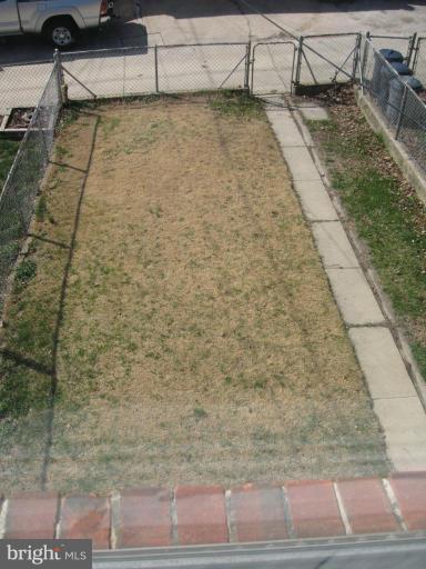 814 Braeside Road Baltimore, MD 21229 - Photo 11 of 11 Back yard