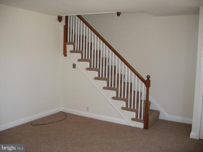 814 Braeside Road Baltimore, MD 21229 - Photo 3 of 11 Living Room #2
