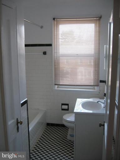 814 Braeside Road Baltimore, MD 21229 - Photo 7 of 11 Bath #1