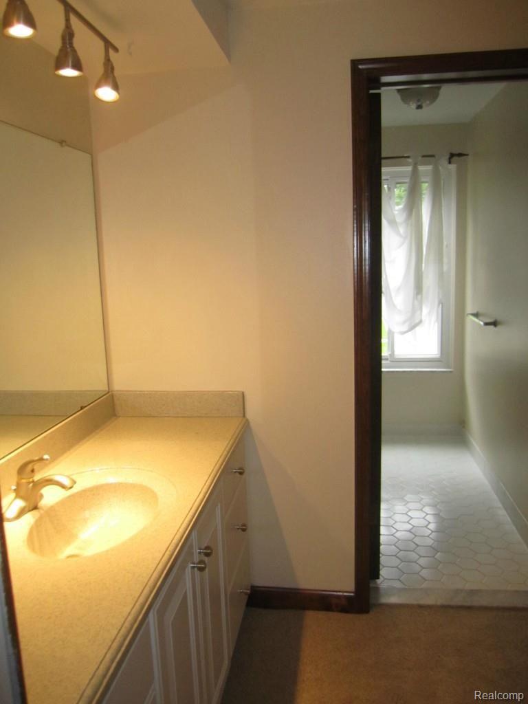 2842 Ranieri Drive Troy, MI 48085 - Photo 14 of 27 IMG_4206.jpg