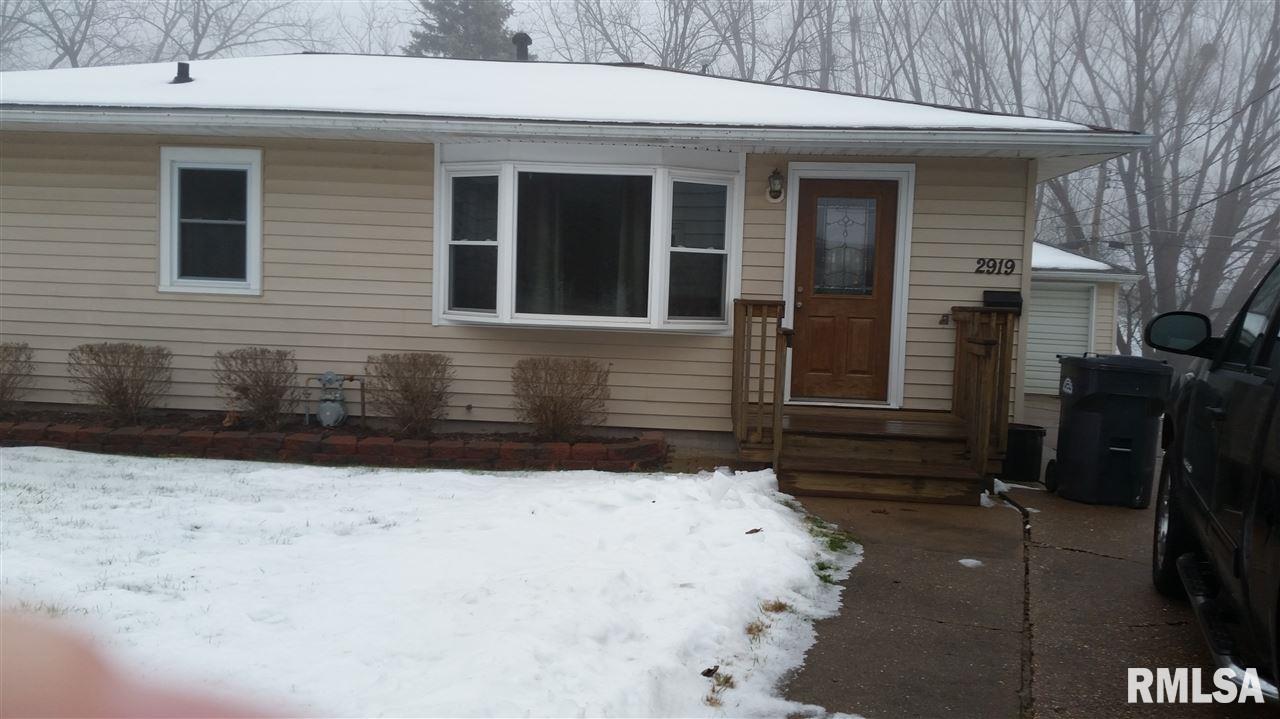 2919 Meadowbrook Drive Clinton, IA 52732 - Photo 1 of 8