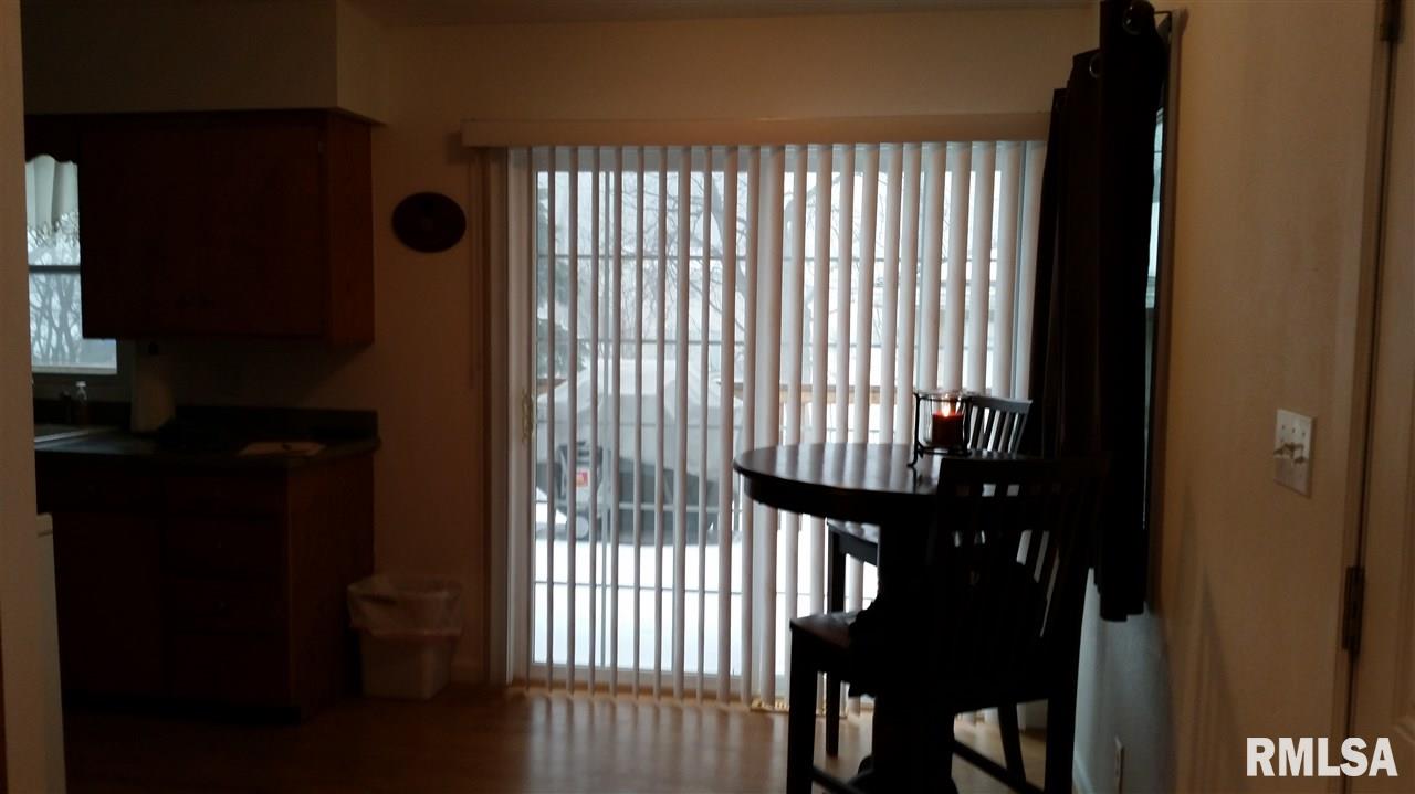 2919 Meadowbrook Drive Clinton, IA 52732 - Photo 3 of 8