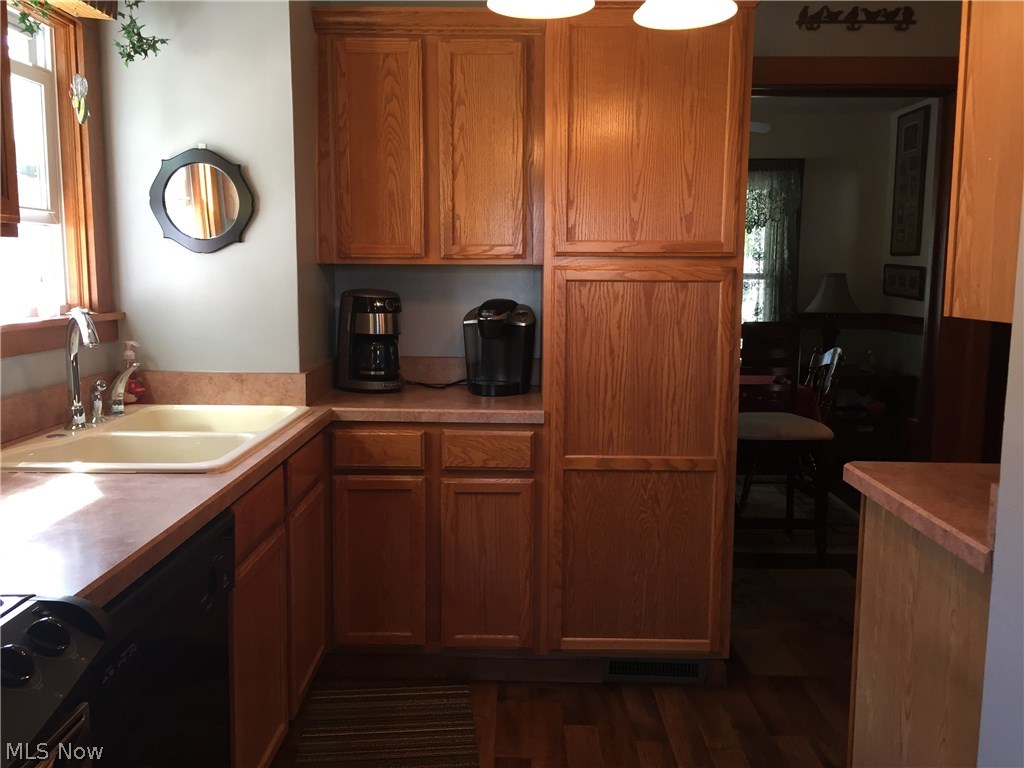 107 Wilson Street Struthers, OH 44471 - Photo 11 of 33 Kitchen