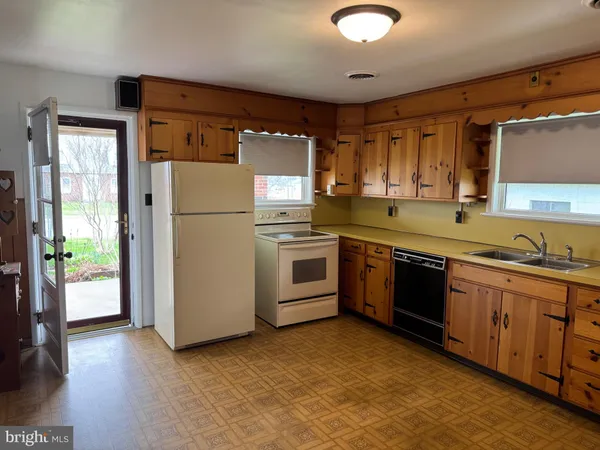 $1,675 | 1018 Lancaster Pike, Quarryville, PA 17566