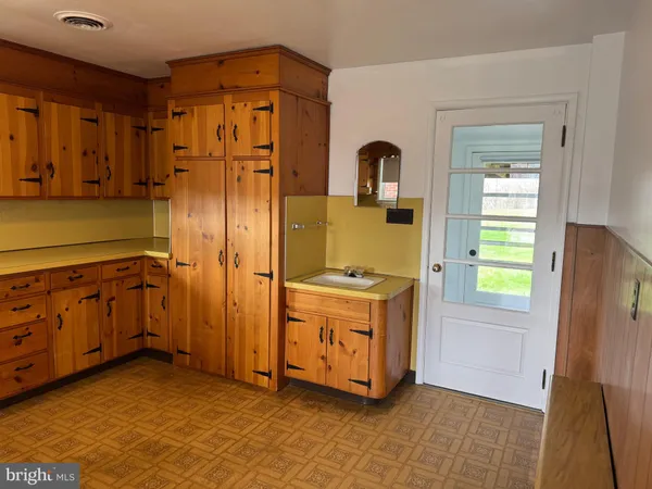 $1,675 | 1018 Lancaster Pike, Quarryville, PA 17566