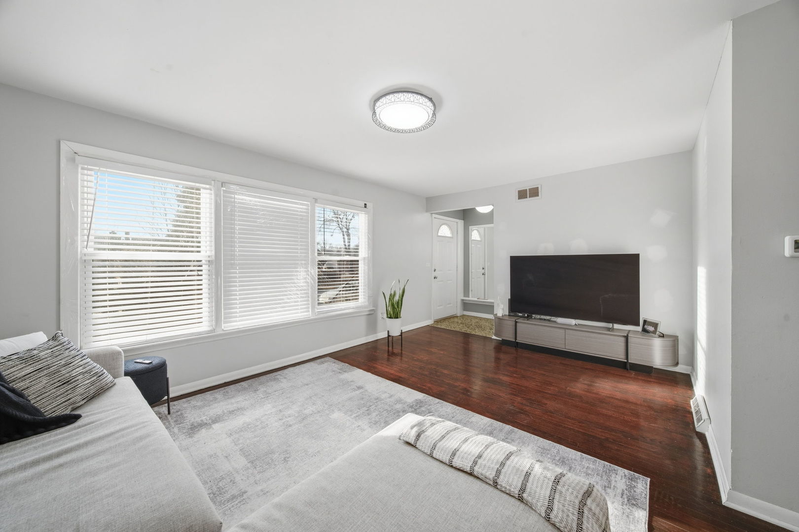 2951 North Rutherford Avenue Chicago, IL 60634 - Photo 3 of 31 Gallery Image 3