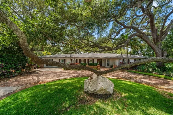 $1,899,000 | 7 Rosery Lane, Belleair, FL 33756