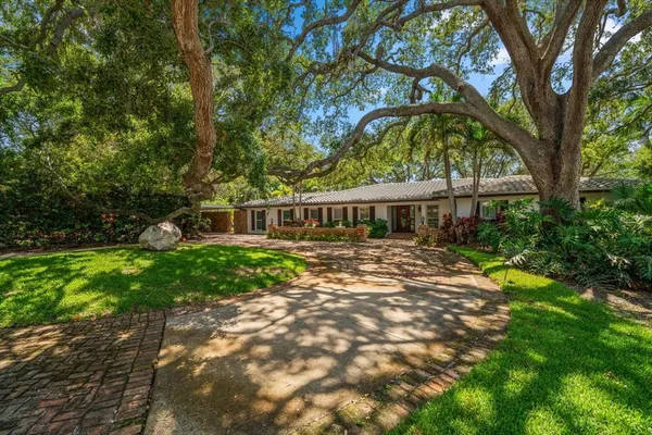 $1,899,000 | 7 Rosery Lane, Belleair, FL 33756