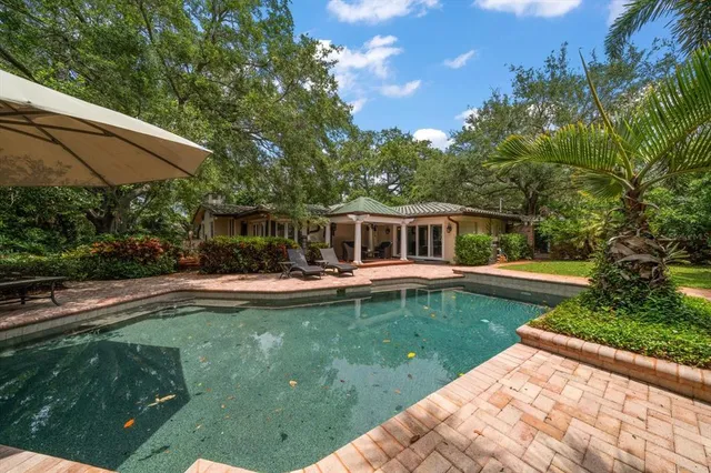 $1,899,000 | 7 Rosery Lane, Belleair, FL 33756