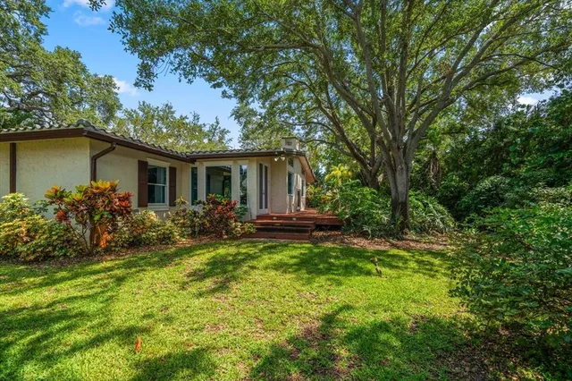 $1,899,000 | 7 Rosery Lane, Belleair, FL 33756