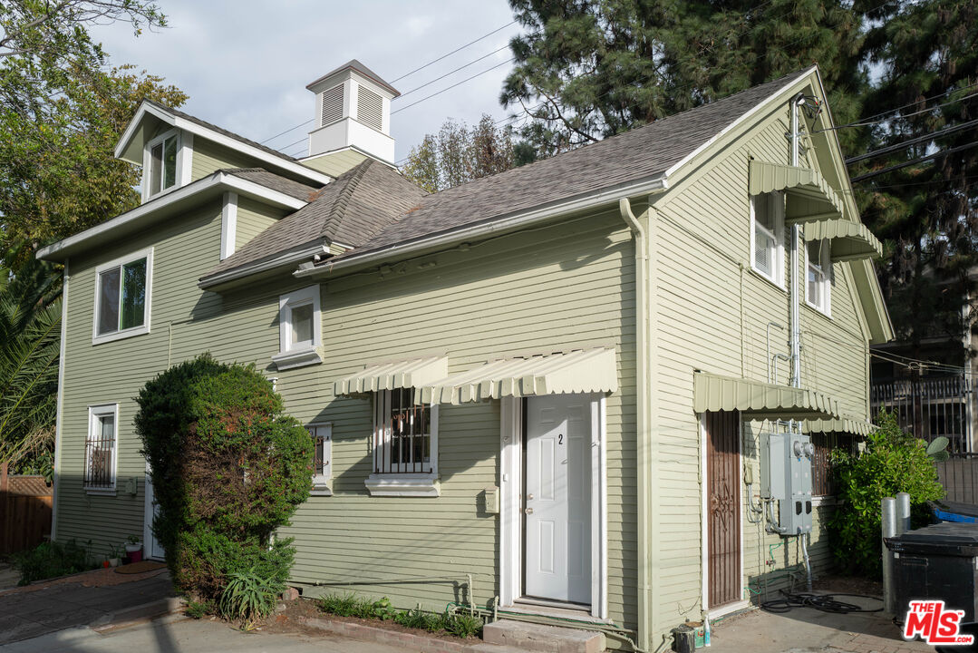a view of a house with a yard and plants