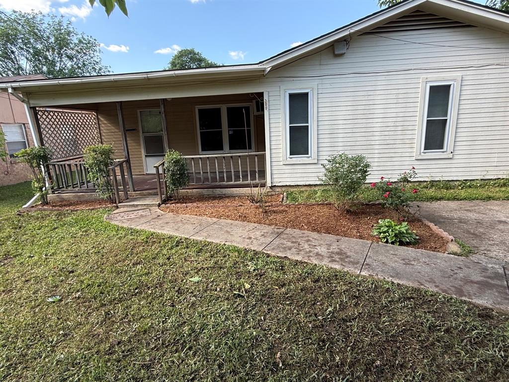 2030 Sycamore Street Paris, TX 75460 - Photo 4 of 6