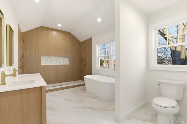 $1,648,000 | 23 Cove Lane, Levittown, NY 11756