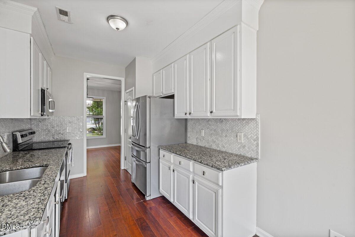 3520 Sunbright Lane Raleigh, NC 27610 - Photo 17 of 29 3520 Sunbright Ln 15