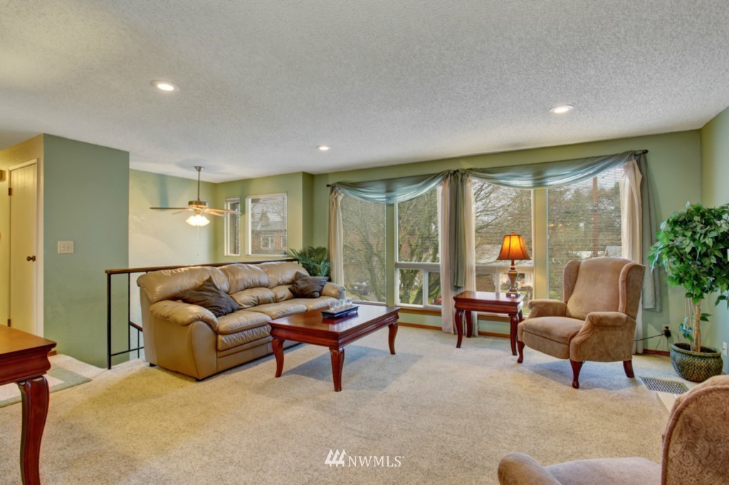4212 Southeast 2nd Place Renton, WA 98059 - Photo 3 of 24 Gallery Image 3