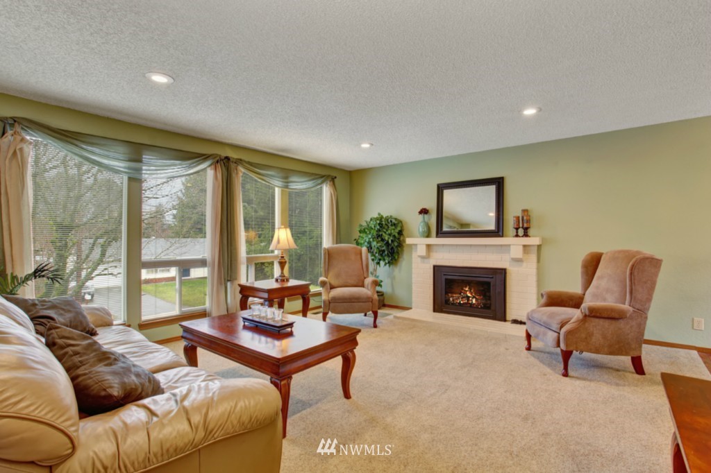 4212 Southeast 2nd Place Renton, WA 98059 - Photo 4 of 24 Gallery Image 4